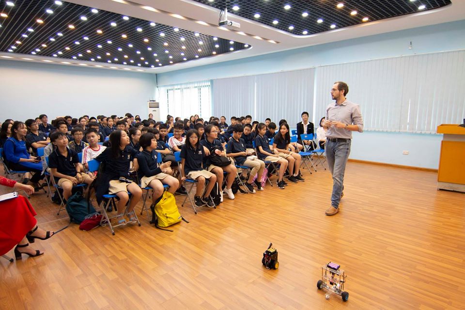 Fablab Tour – Trải nghiệm đáng nhớ của hơn 100 học sinh Vinschool tại Fablab BachKhoa