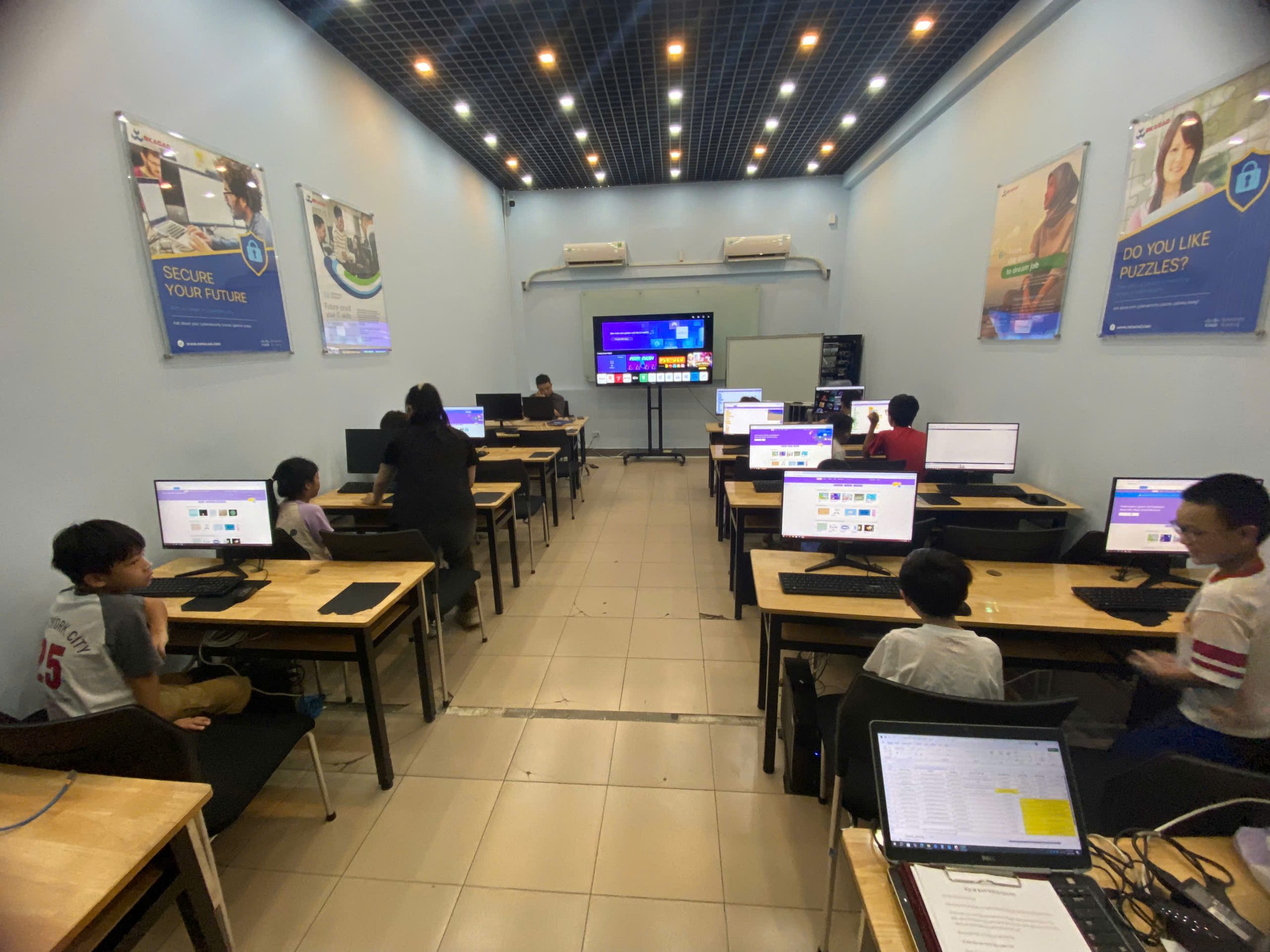 Hình ảnh trải nghiệm FABLAB Bach Khoa 5
